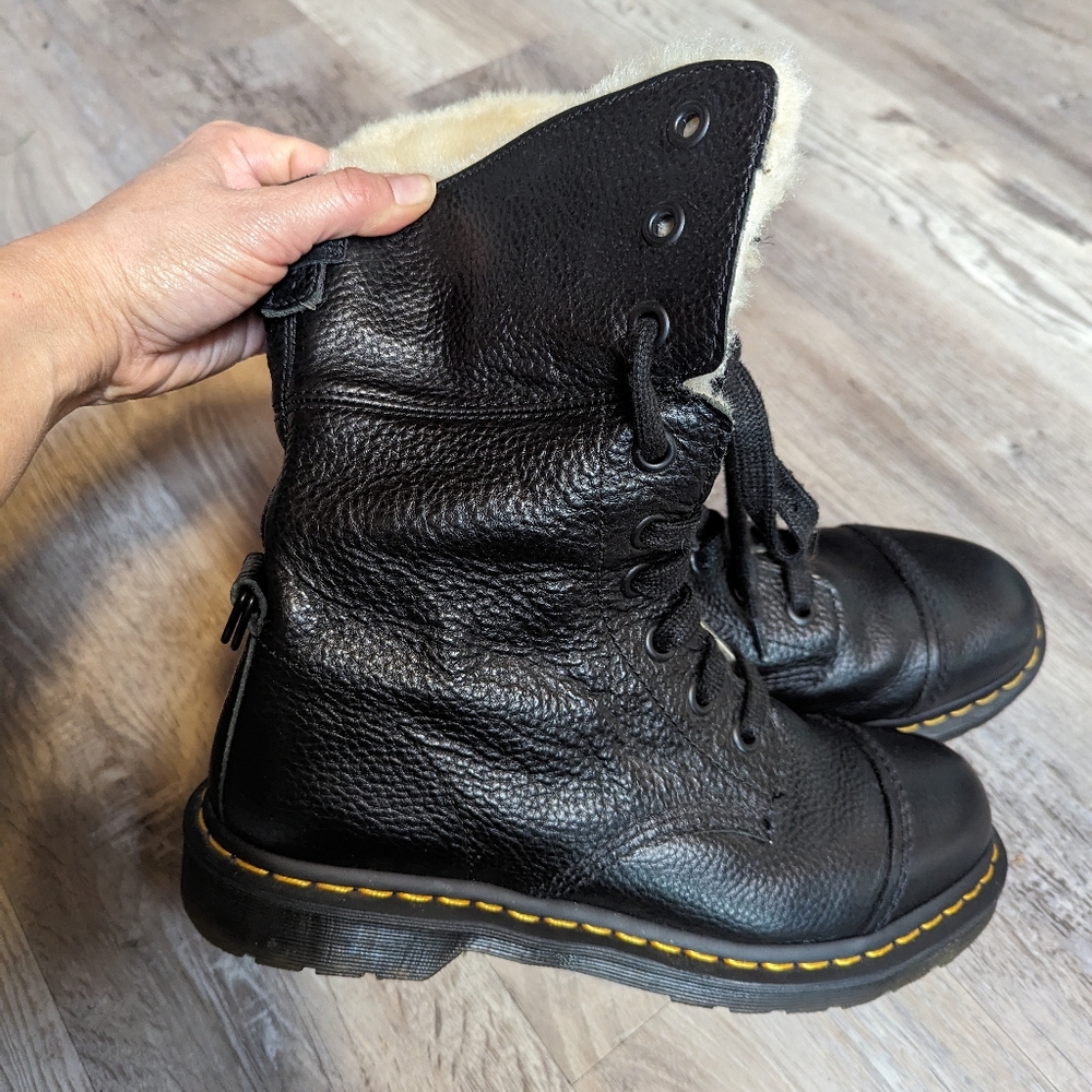 Dr. Martens Aimilita fur lined leather boots Men's 9 or Women's 11 - Picture 6 of 11